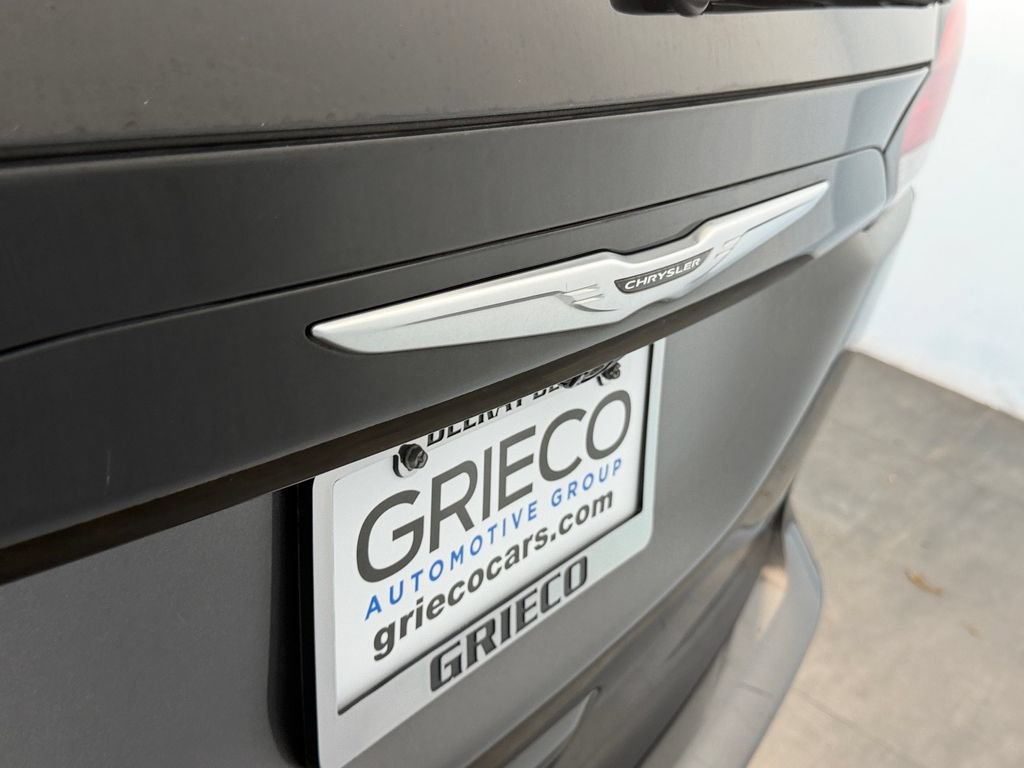 Used 2023 Chrysler Voyager LX FWD image 11
