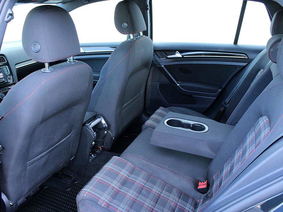 Used 2017 Volkswagen GTI Sport image 17