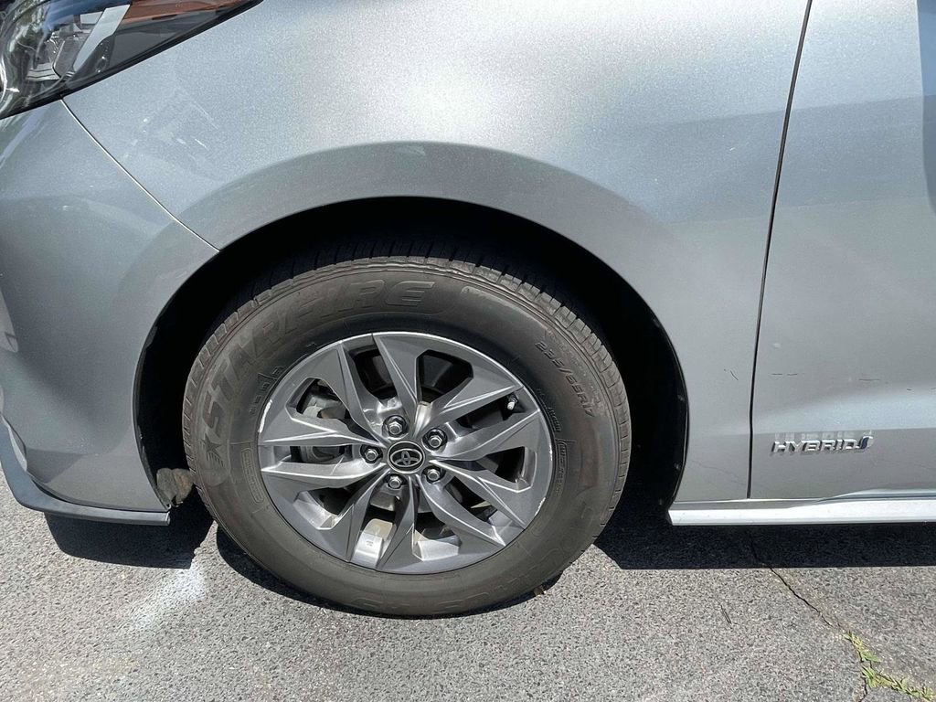 Used 2021 Toyota Sienna LE FWD image 26