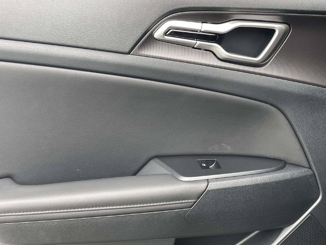 Certified 2026 Kia Sportage EX FWD image 24