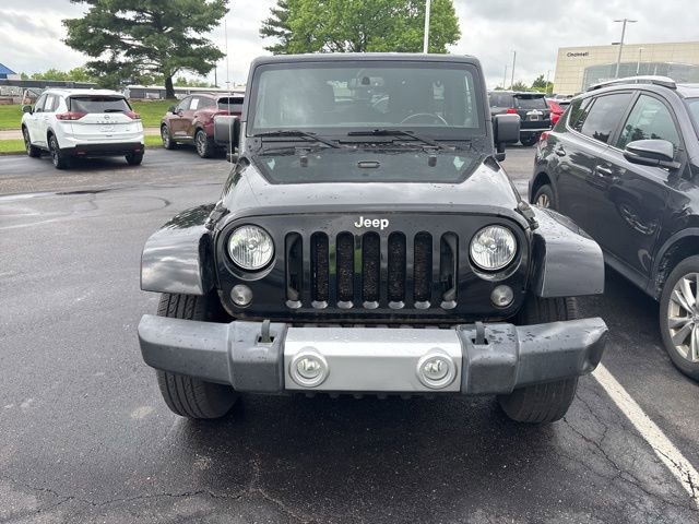 Used 2014 Jeep Wrangler Unlimited Sahara w/ Connectivity Group AWD/4WD image 2