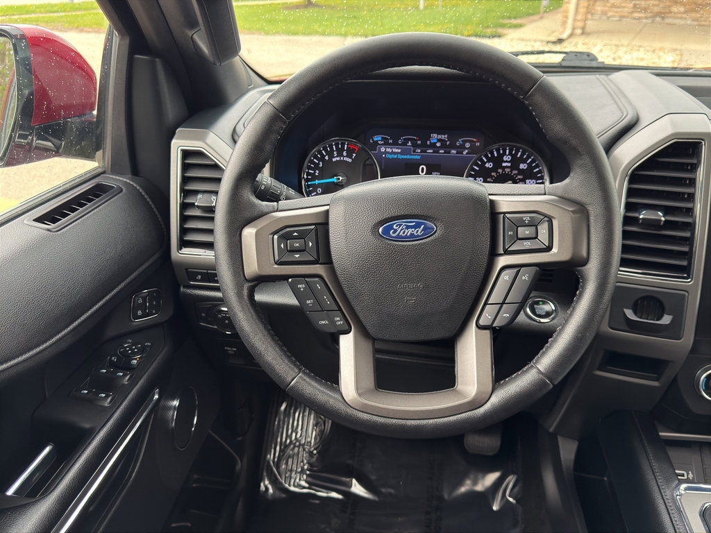 Used 2019 Ford Expedition XLT w/ Equipment Group 202A AWD/4WD image 16