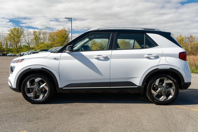 Used 2022 Hyundai Venue Limited image 9