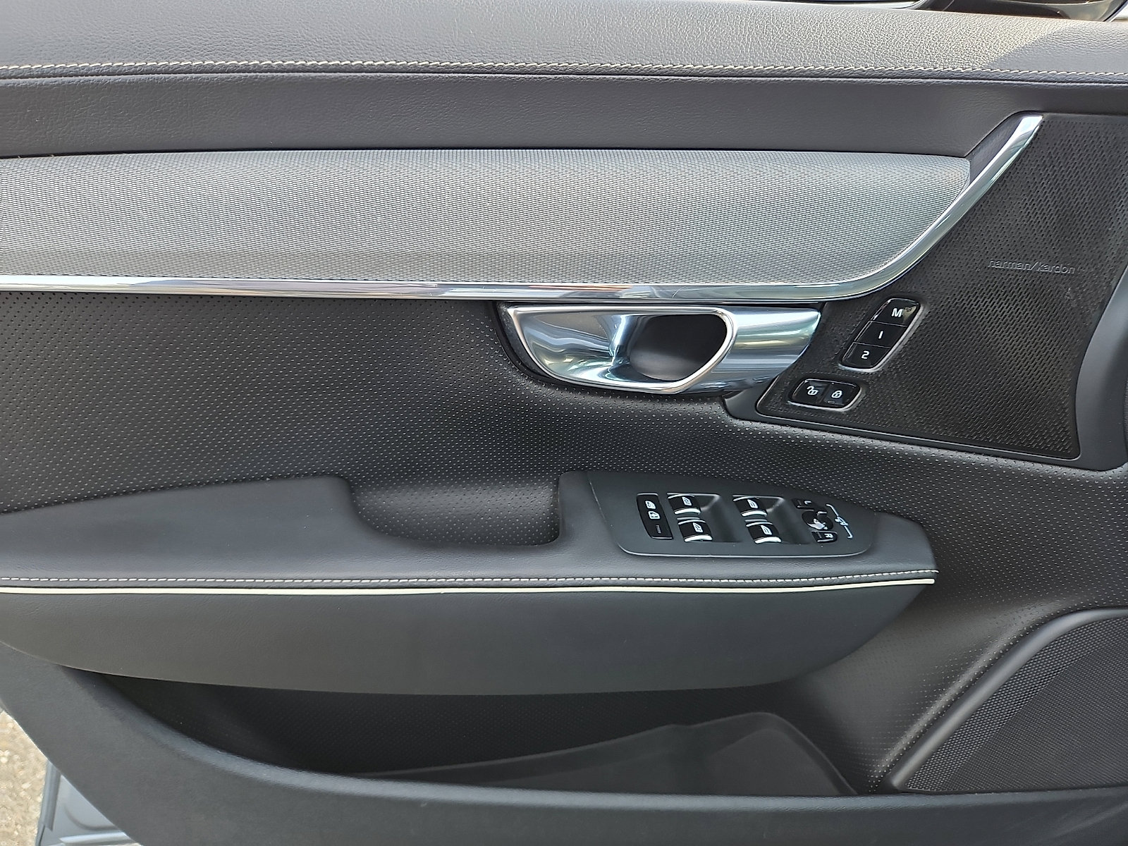 Used 2020 Volvo S90 T6 R-Design image 12