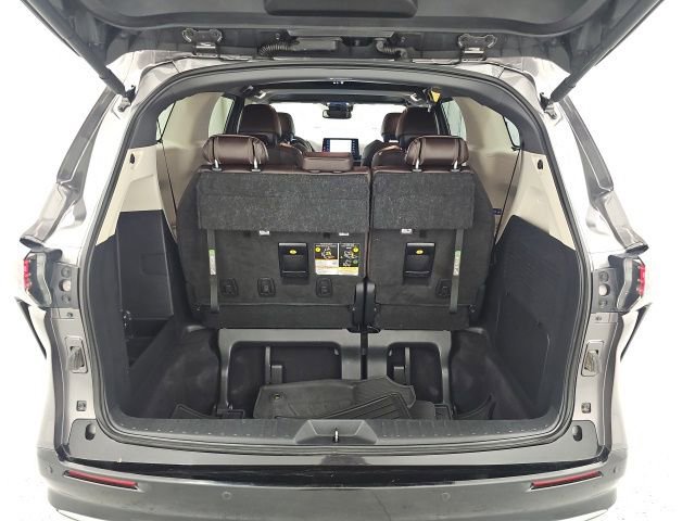 Used 2023 Toyota Sienna Platinum image 35