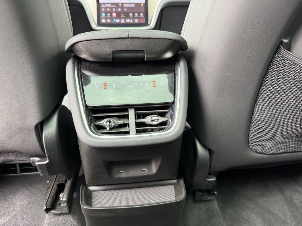Used 2025 Volvo EX90 Plus AWD/4WD image 35