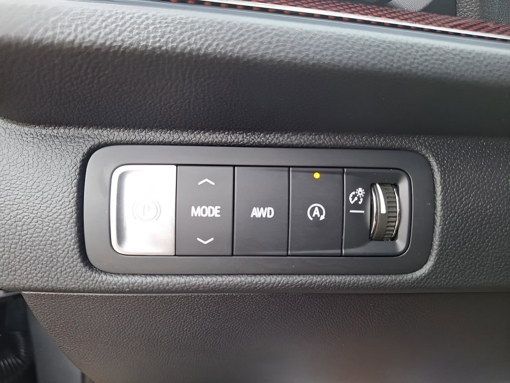 Used 2025 Chevrolet Traverse Z71 image 32