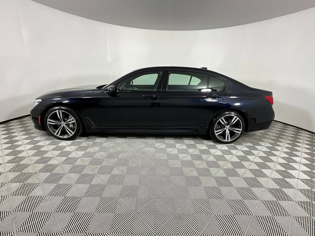 Used 2019 BMW 750i image 2