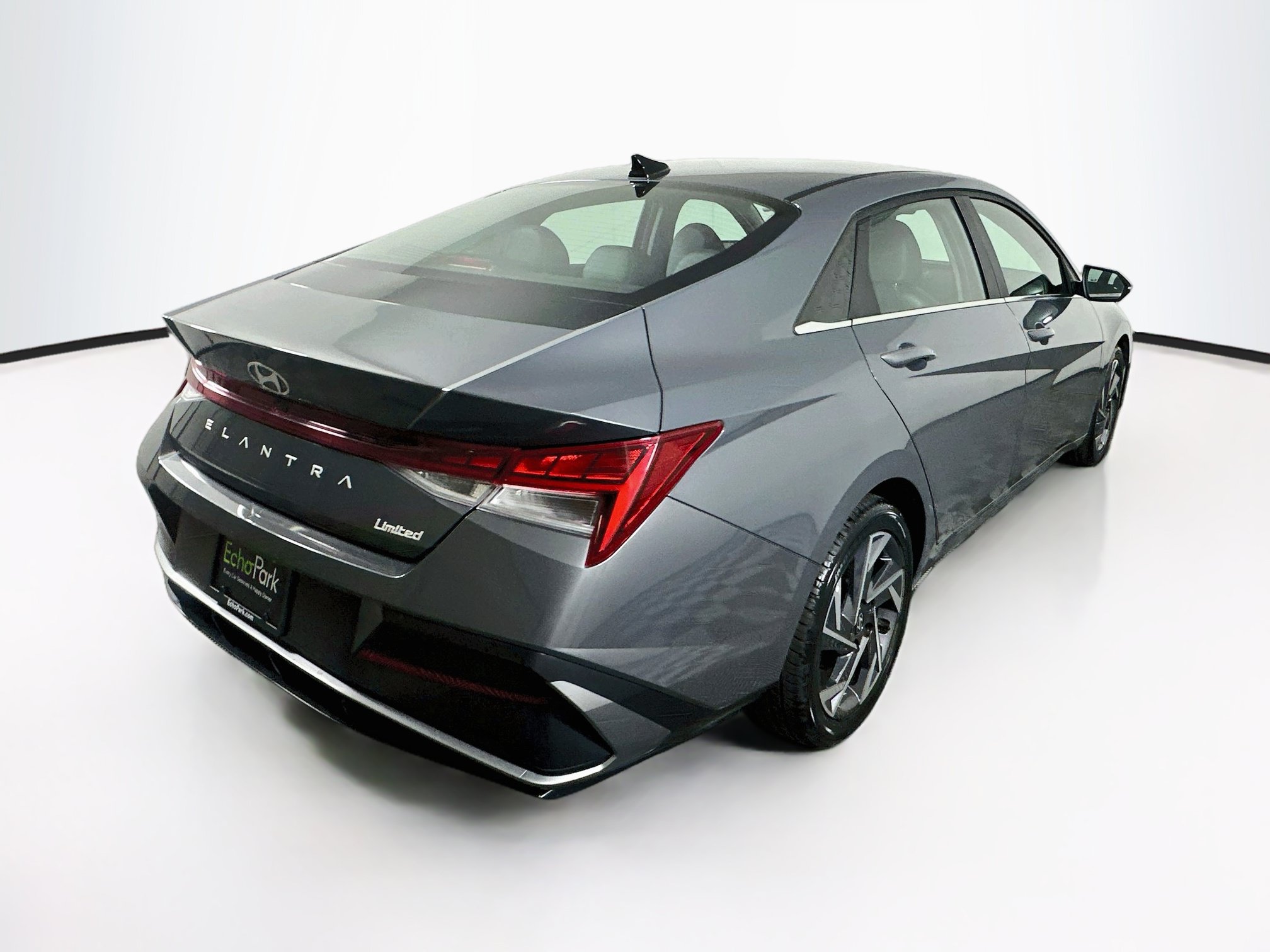 Used 2025 Hyundai Elantra Limited FWD image 9