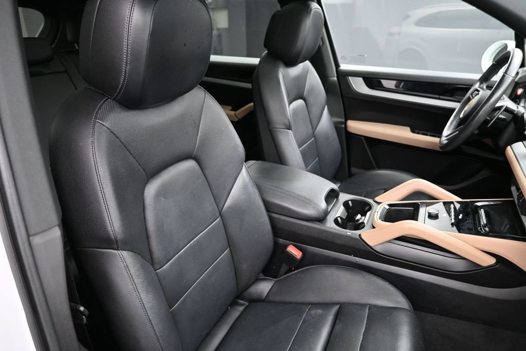 Certified 2024 Porsche Cayenne AWD/4WD image 27