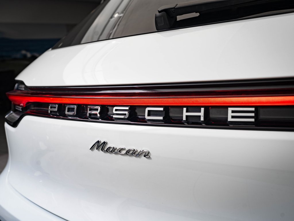 Certified 2024 Porsche Macan image 18