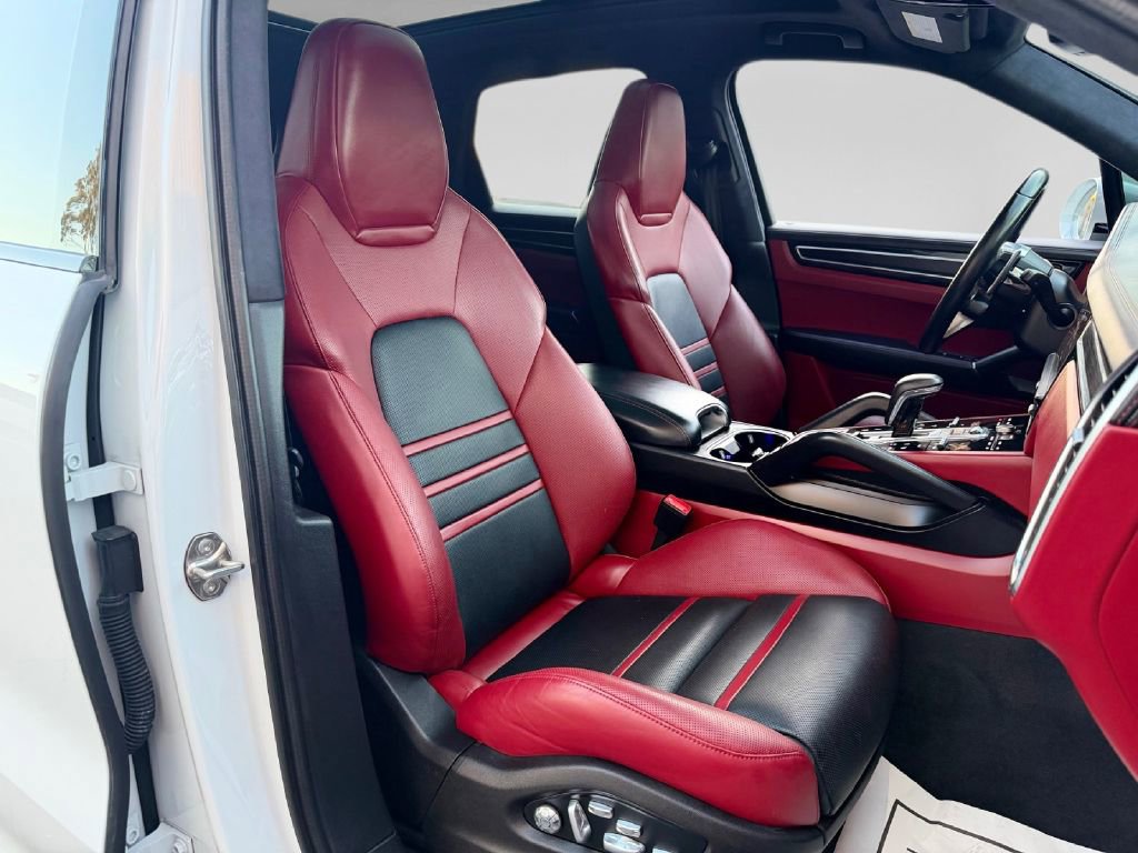 Used 2021 Porsche Cayenne GTS image 37