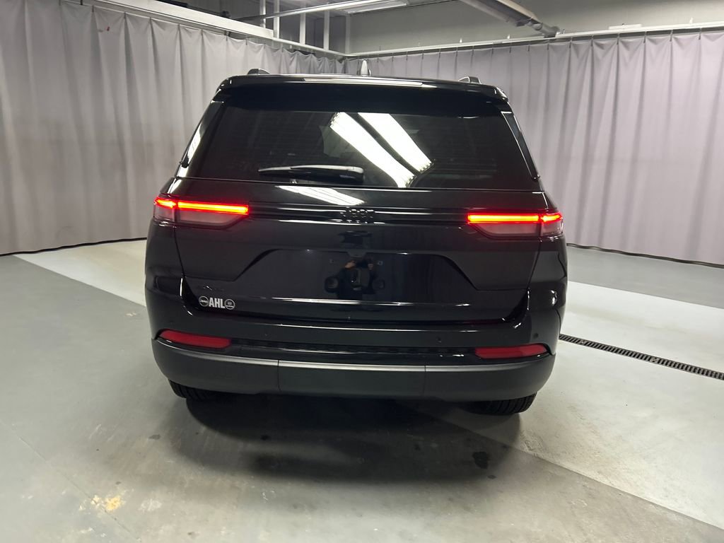 Used 2025 Jeep Grand Cherokee Altitude image 6
