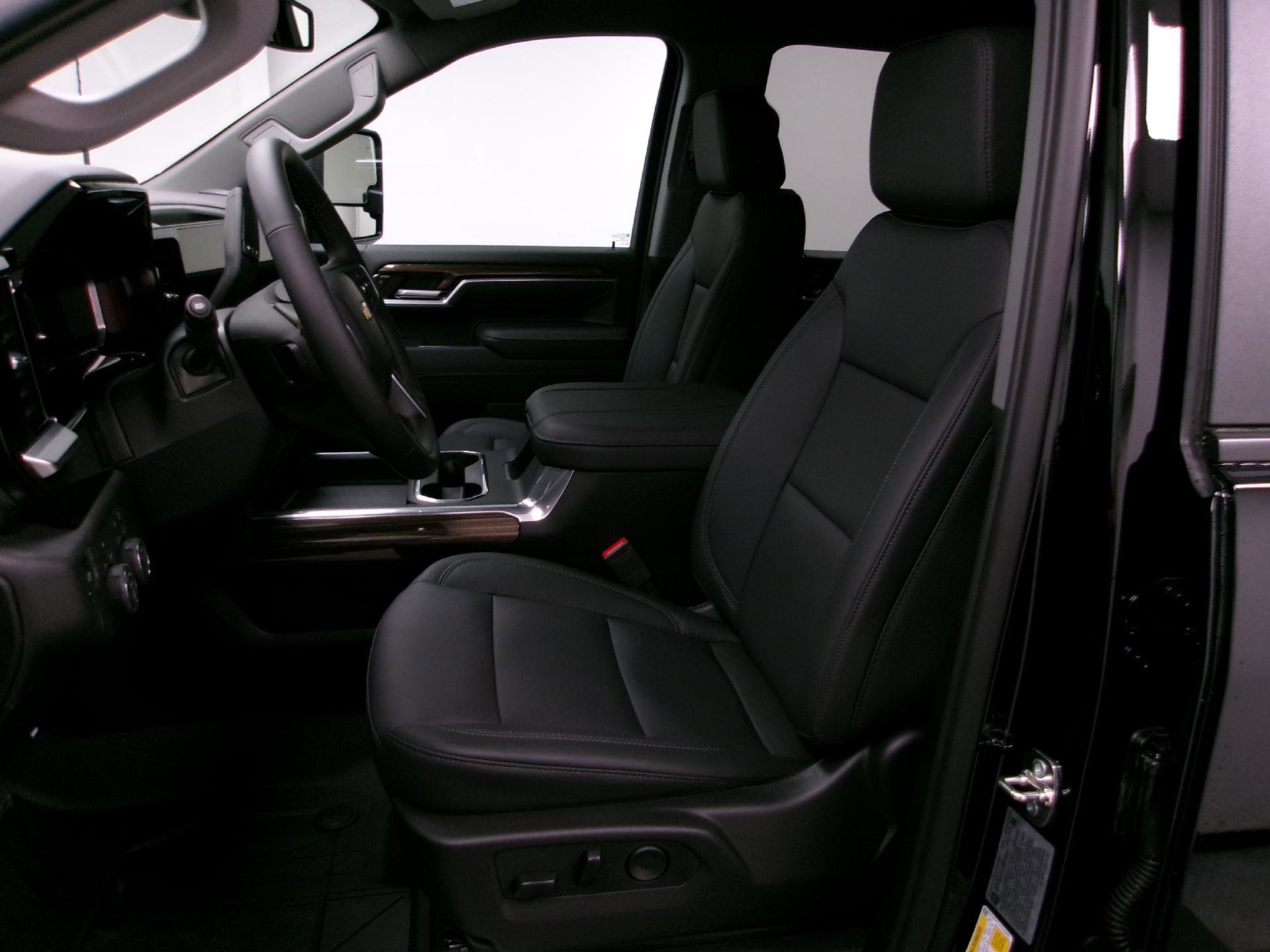 New 2026 Chevrolet Silverado 3500 LT w/ All Star Edition image 9