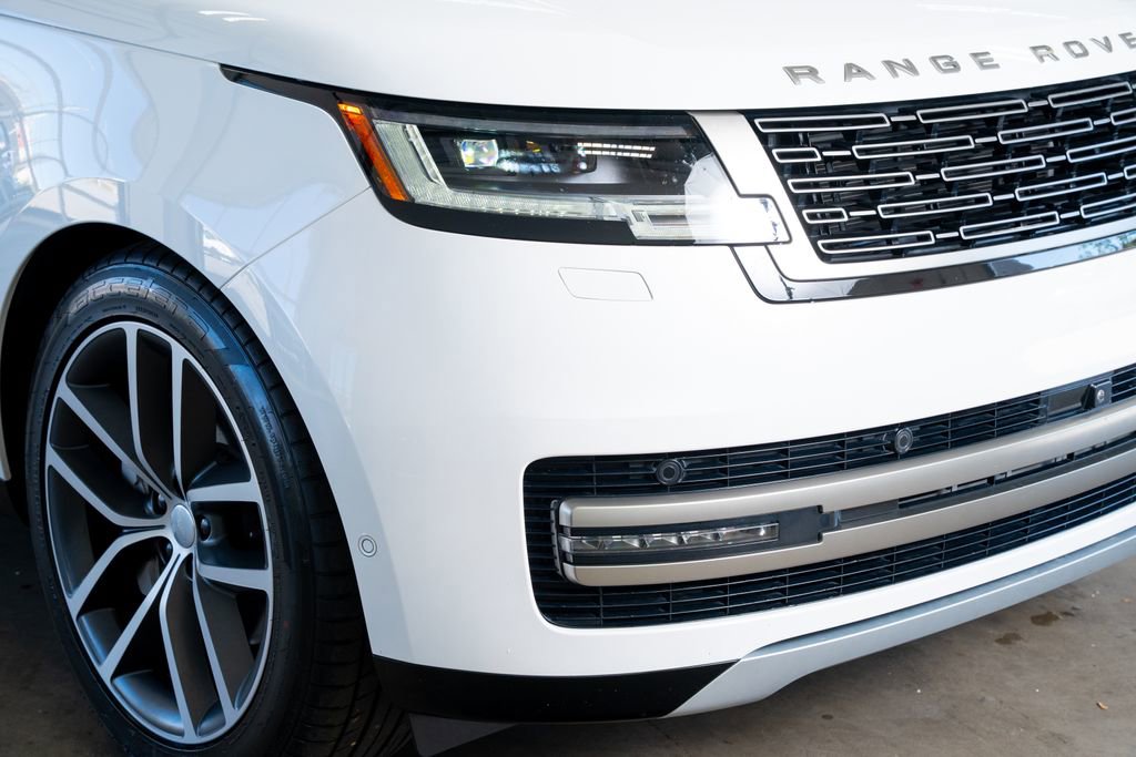 Used 2024 Land Rover Range Rover Long Wheelbase SE image 18