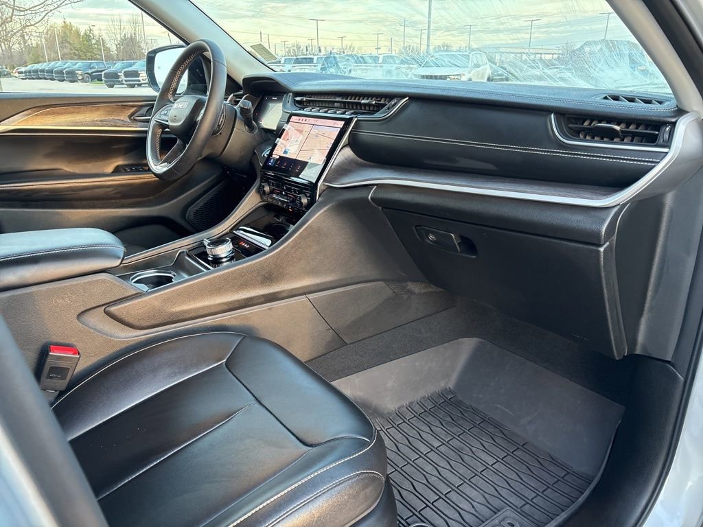 Certified 2024 Jeep Grand Cherokee Limited w/ Black Appearance Package image 13