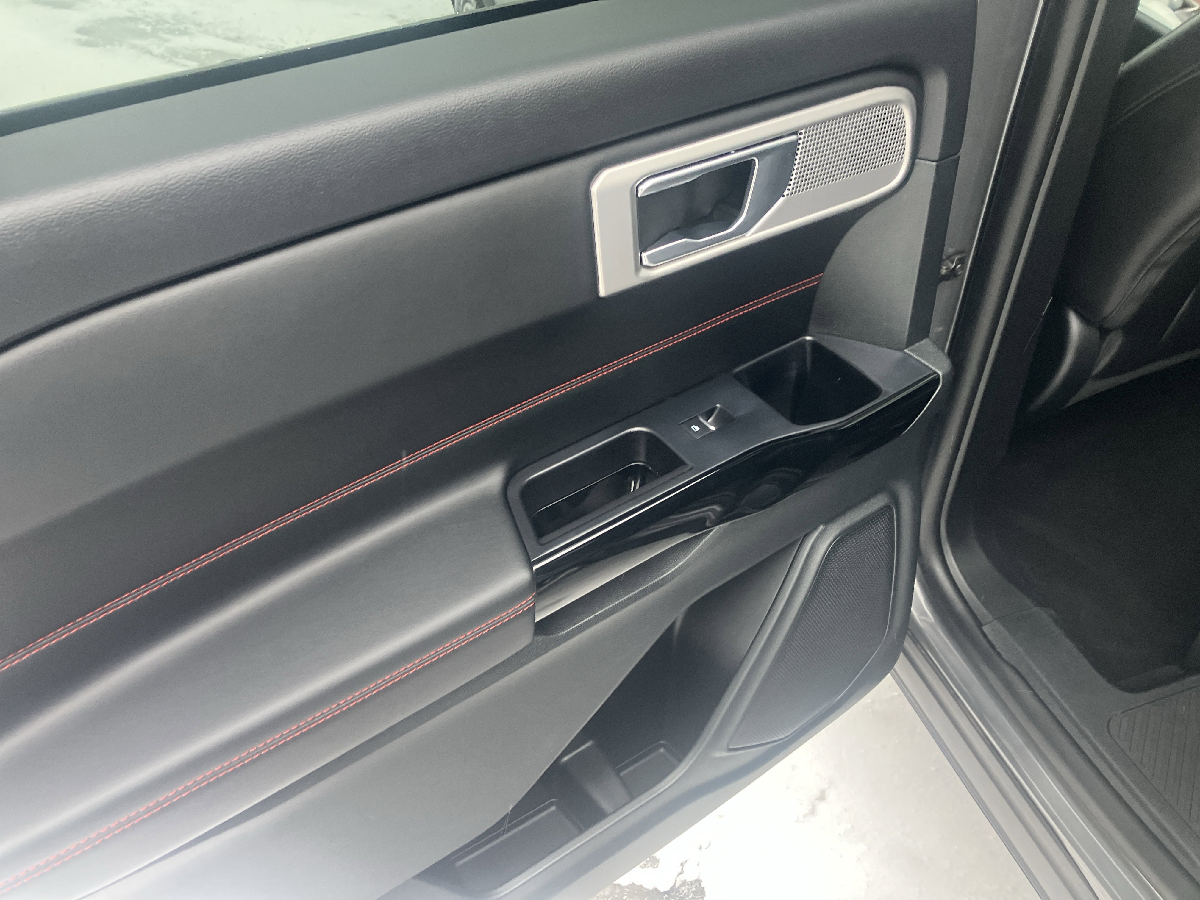 Used 2023 Ford Explorer ST-Line w/ Class IV Trailer Tow Package image 16