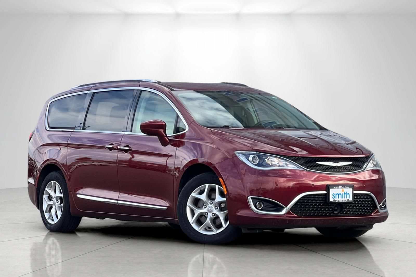 Used 2020 Chrysler Pacifica Touring-L Plus w/ Tire & Wheel Group FWD image 2
