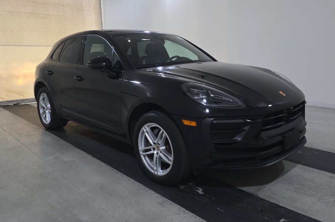 Used 2024 Porsche Macan image 2
