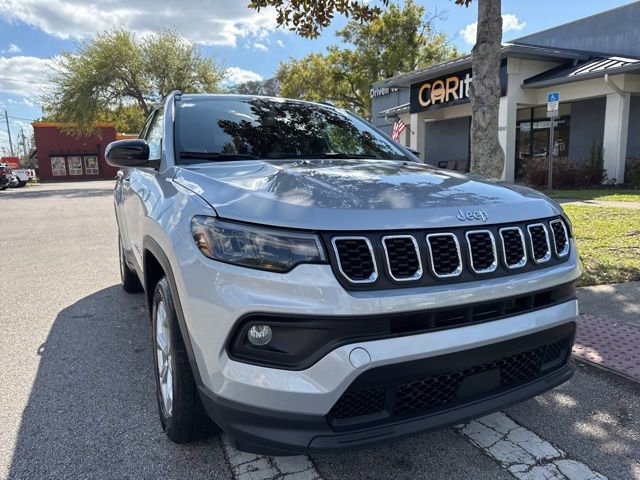 Used 2025 Jeep Compass Latitude image 2