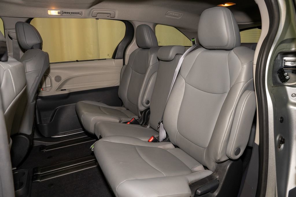 Certified 2023 Toyota Sienna XLE image 9
