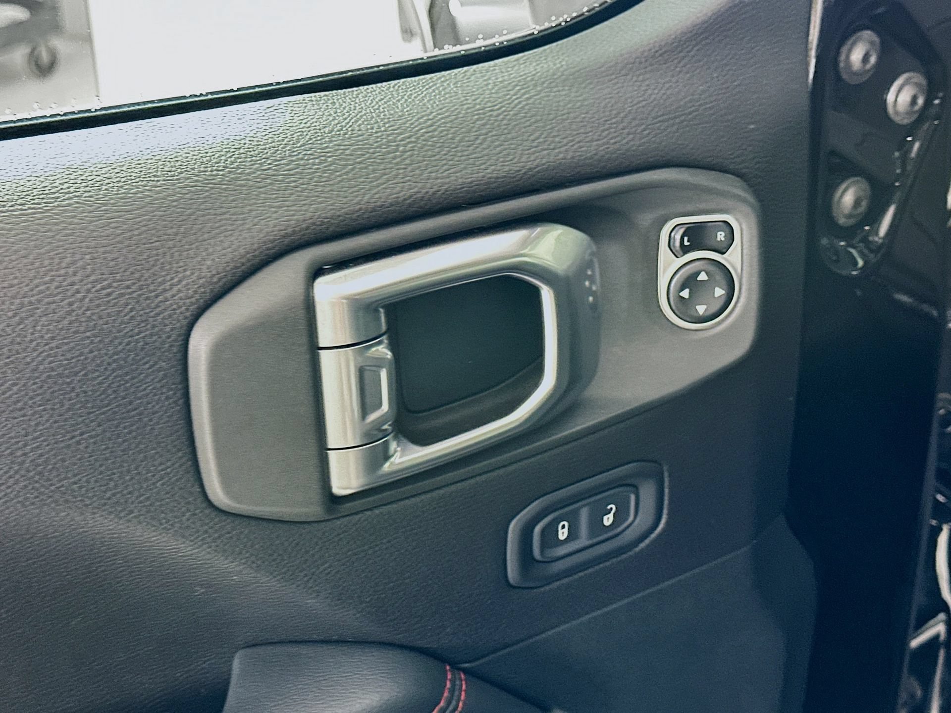 Used 2020 Jeep Gladiator Rubicon AWD/4WD image 19