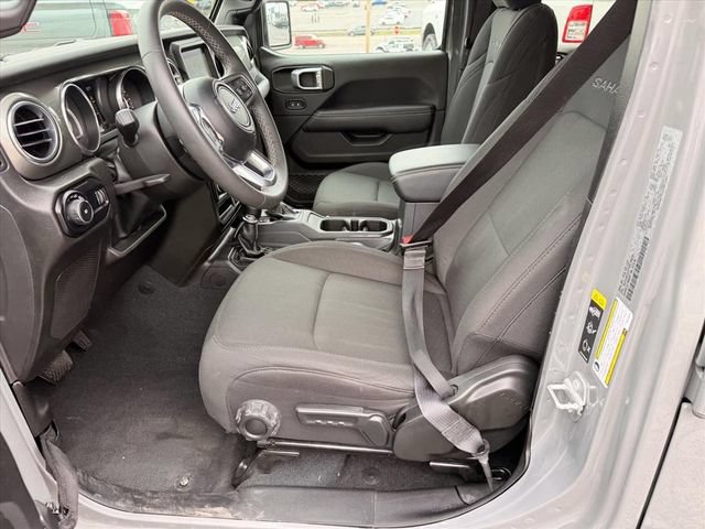 Used 2023 Jeep Wrangler Unlimited Sahara AWD/4WD image 13