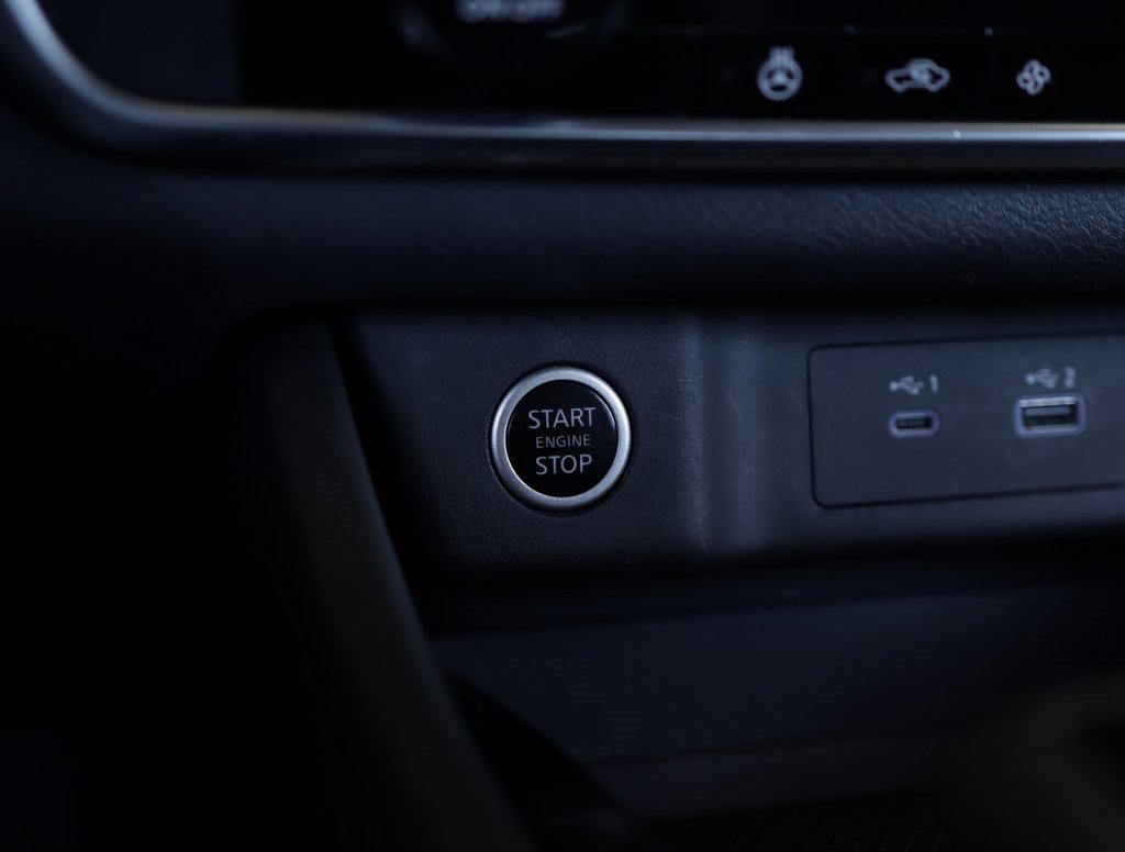 Used 2022 Nissan Rogue S image 16