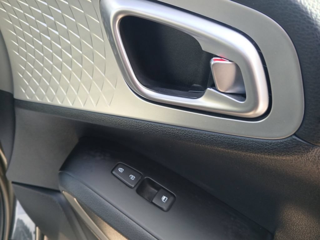 Used 2023 Kia Soul LX w/ LX Technology Package FWD image 27