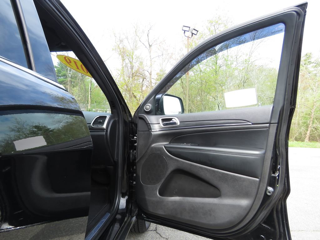 Used 2019 Jeep Grand Cherokee Limited AWD/4WD image 12