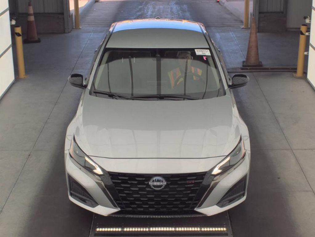 Used 2025 Nissan Altima 2.5 SR AWD/4WD image 2