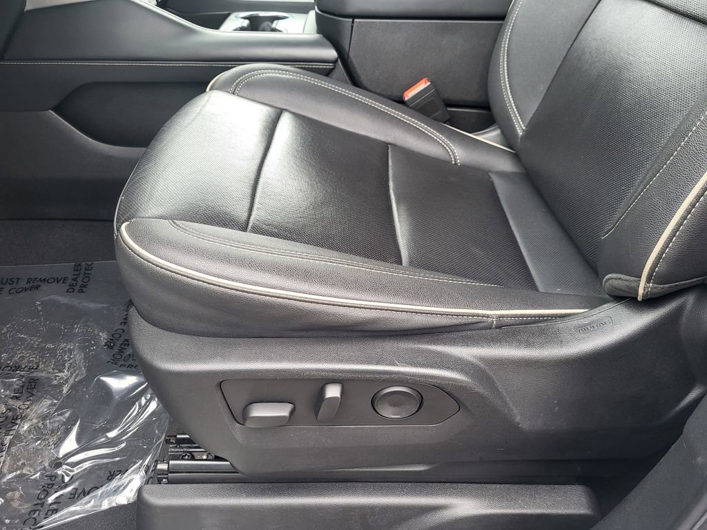 Used 2023 Chevrolet Suburban Premier image 13