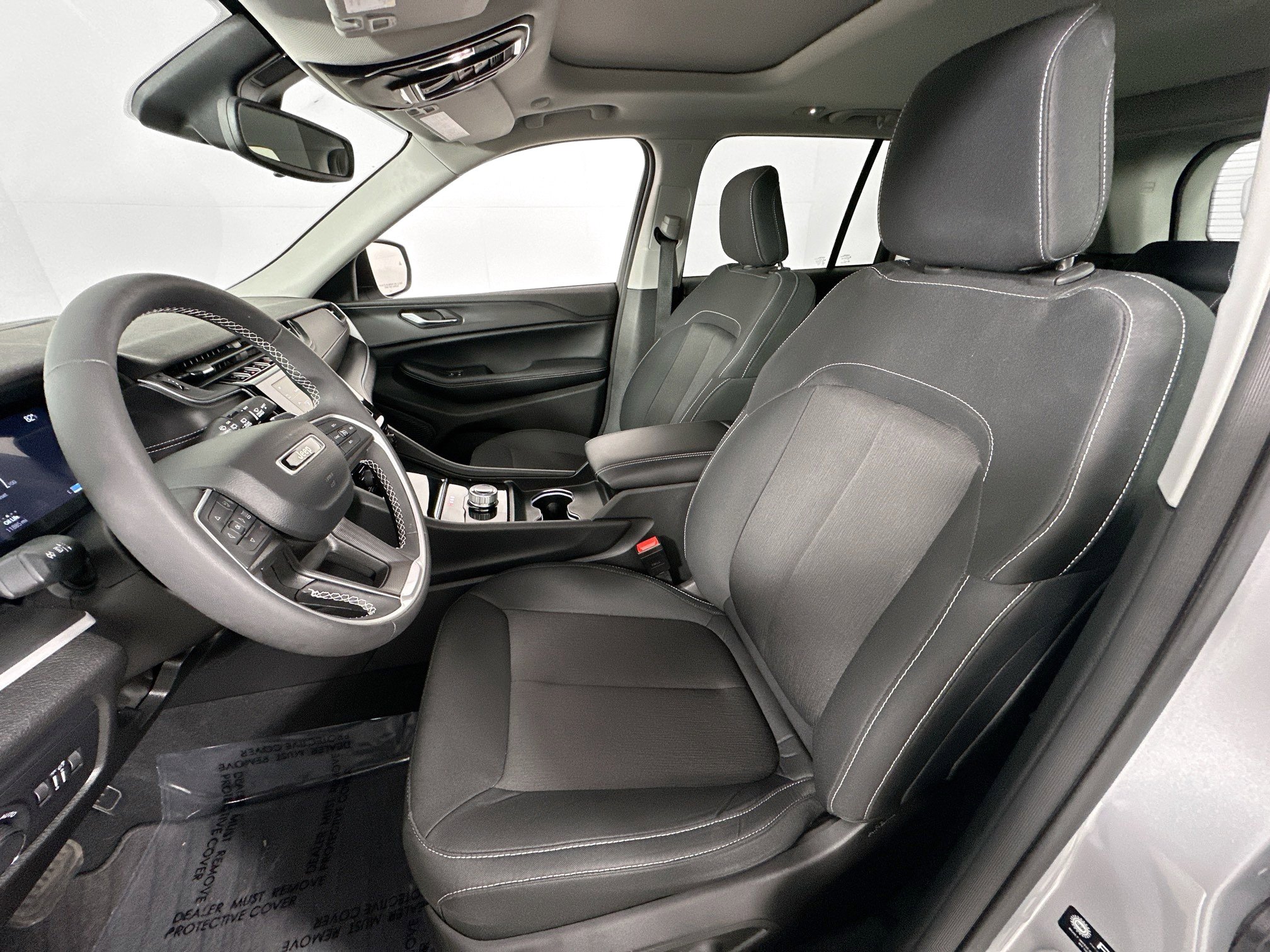 Used 2024 Jeep Grand Cherokee Laredo X image 19