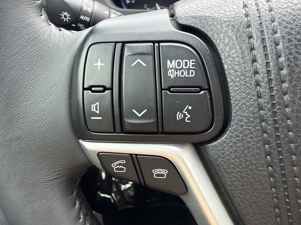 Used 2016 Toyota Highlander XLE AWD/4WD image 17