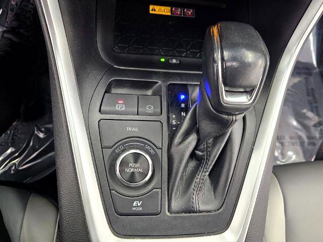 Used 2022 Toyota RAV4 XLE Premium image 24