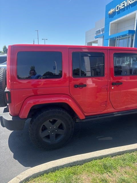 Used 2015 Jeep Wrangler Unlimited Sahara AWD/4WD image 4