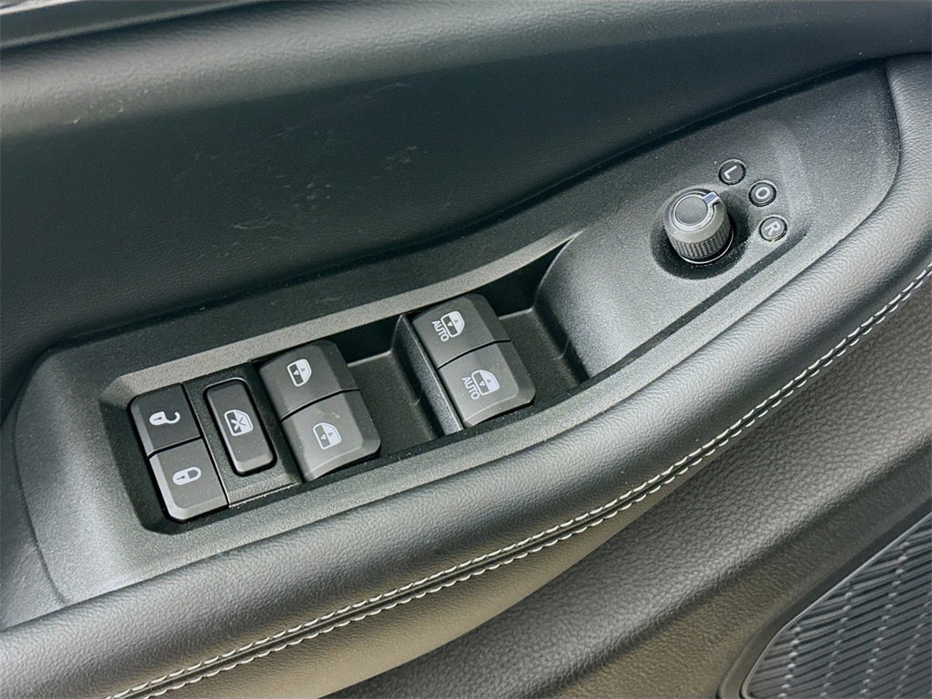 New 2025 Jeep Grand Cherokee Altitude image 19