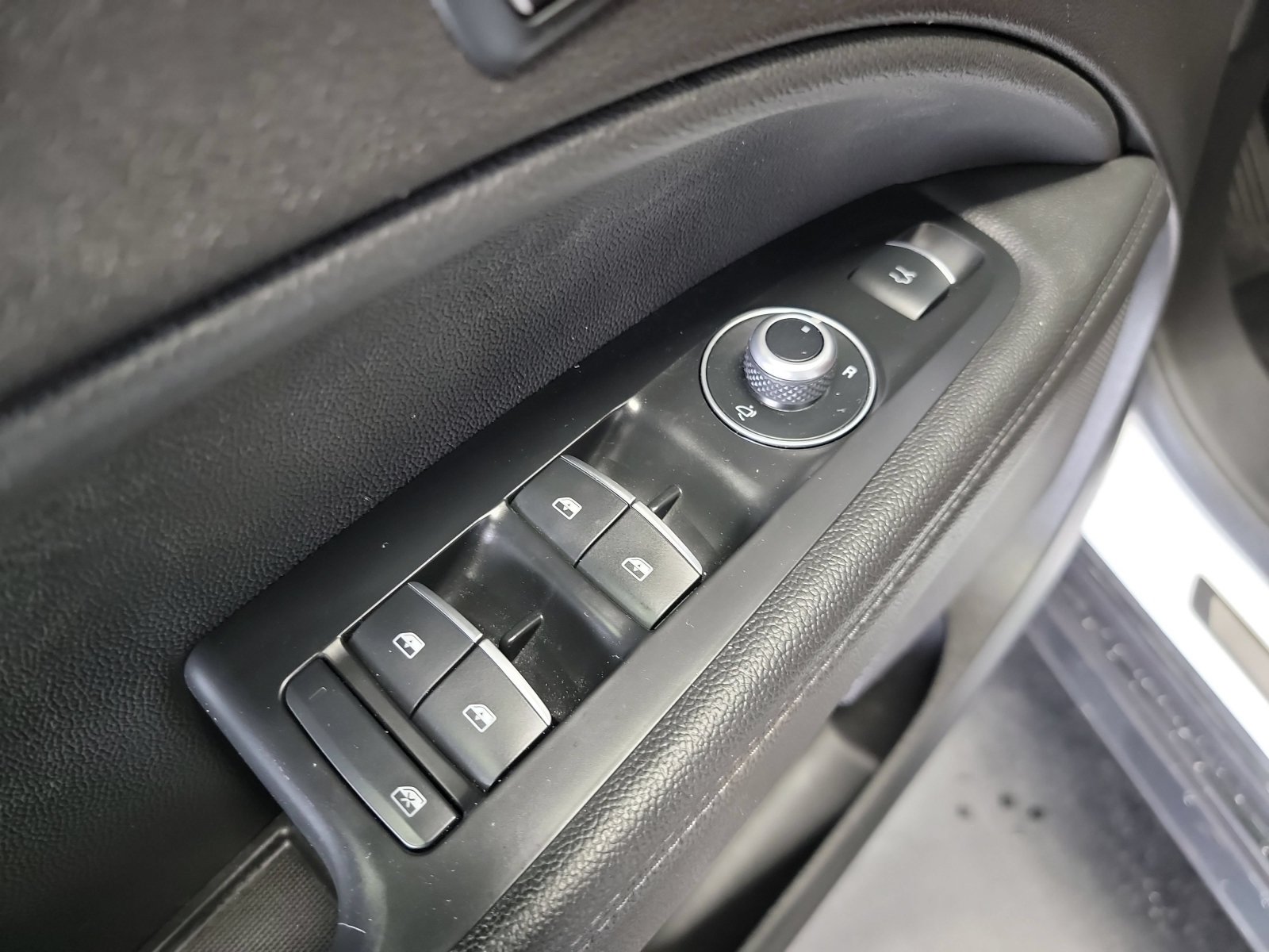 Used 2024 Alfa Romeo Stelvio Veloce AWD/4WD image 14