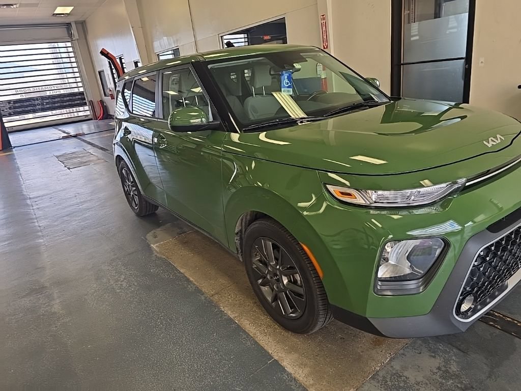 Used 2022 Kia Soul EX FWD image 1