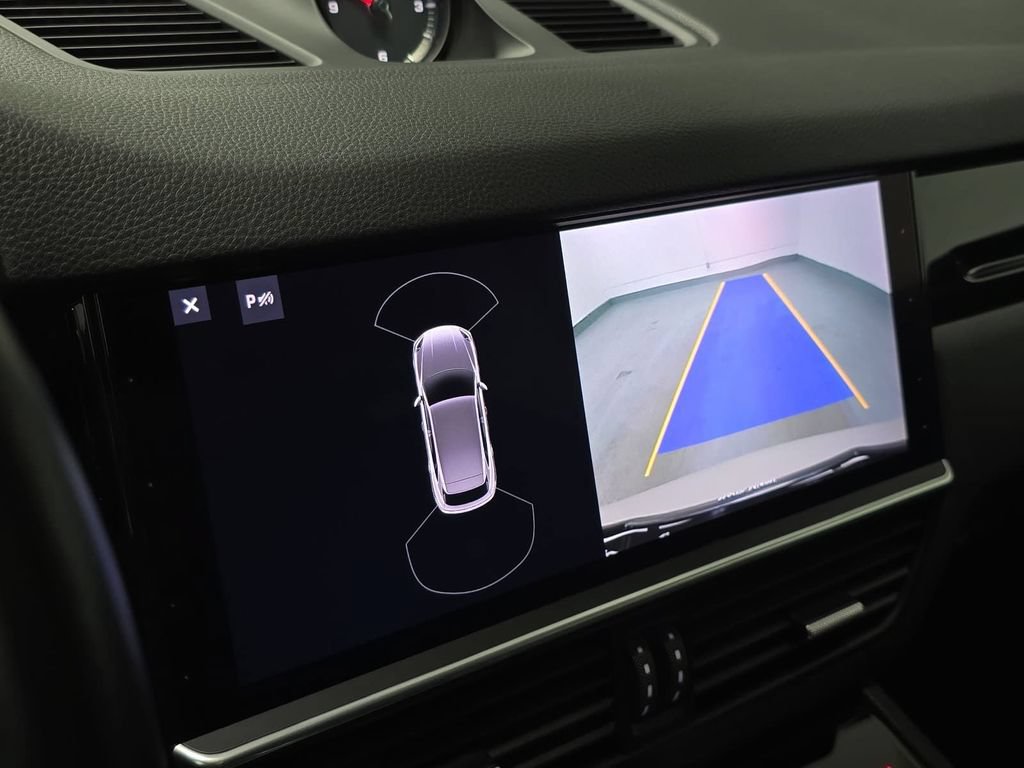 Certified 2020 Porsche Cayenne AWD/4WD image 18