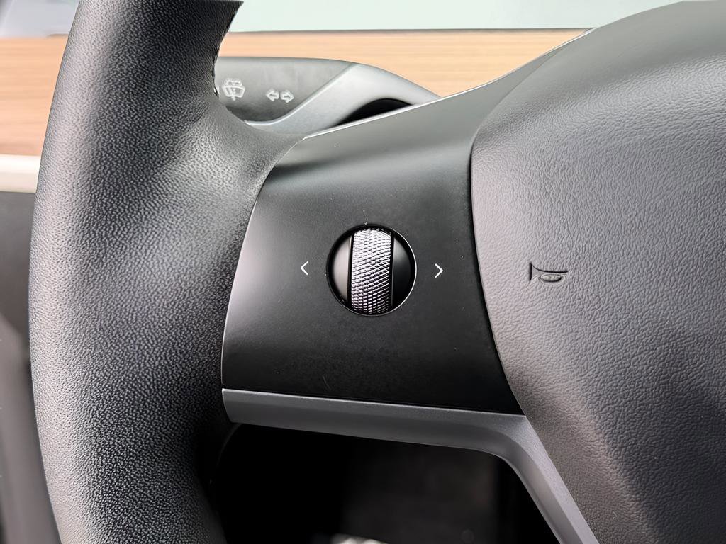 Used 2023 Tesla Model 3 Standard Range image 38