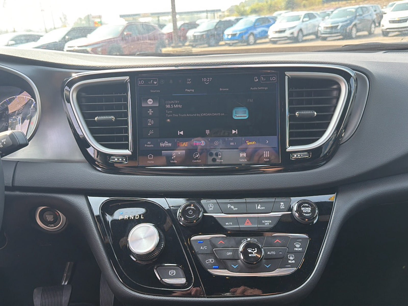 Used 2026 Chrysler Pacifica Select FWD image 11