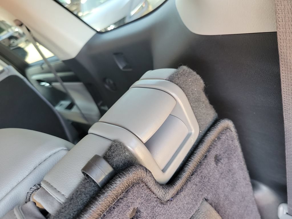 Certified 2021 Toyota Highlander XLE FWD image 37