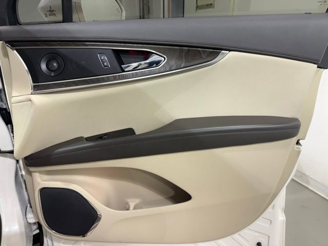 Used 2019 Lincoln Nautilus Reserve image 24