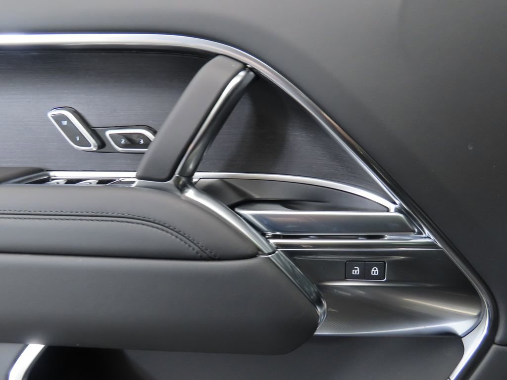New 2025 Land Rover Range Rover Long Wheelbase SE image 25
