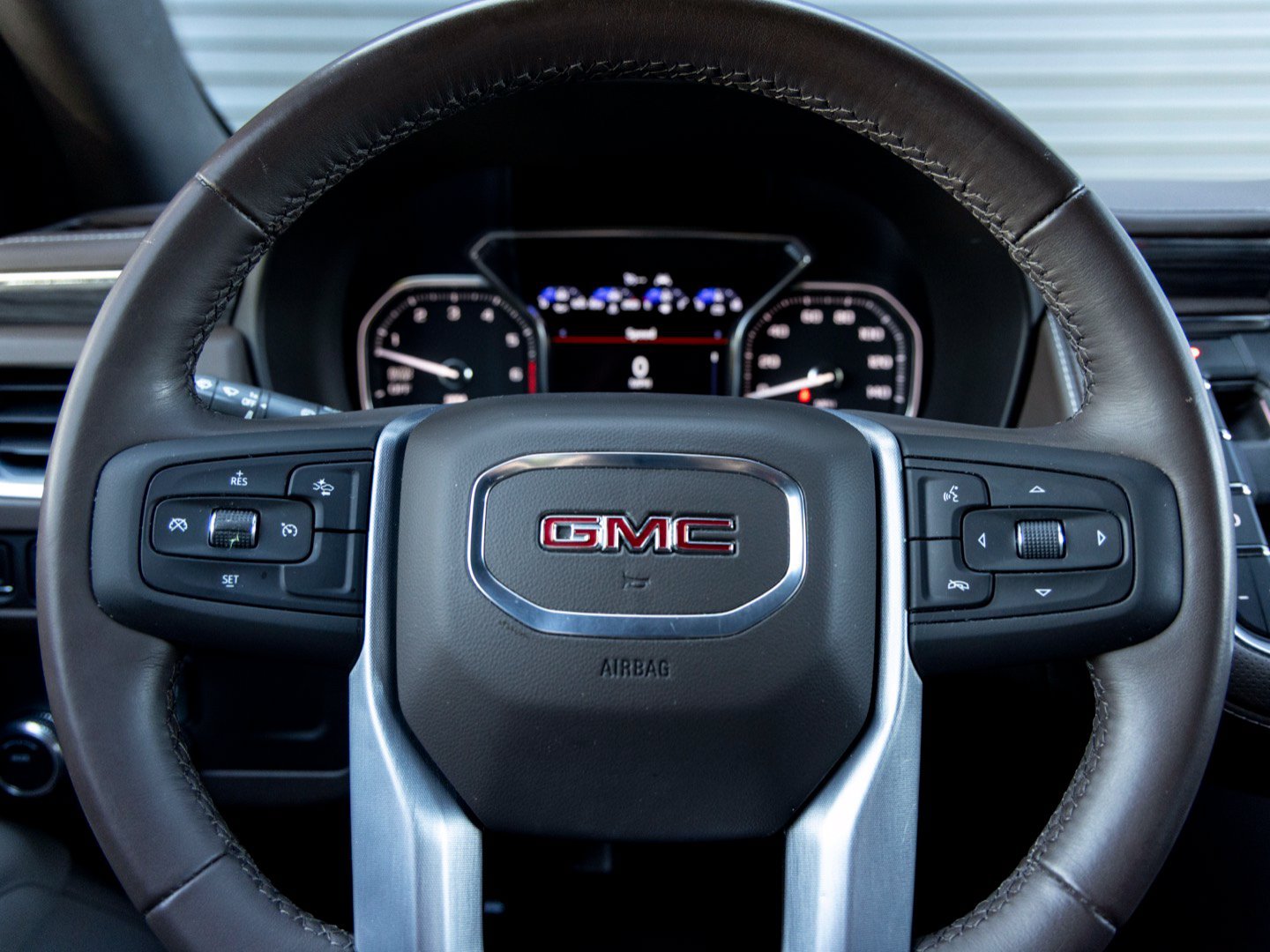 Used 2021 GMC Yukon SLT RWD image 17