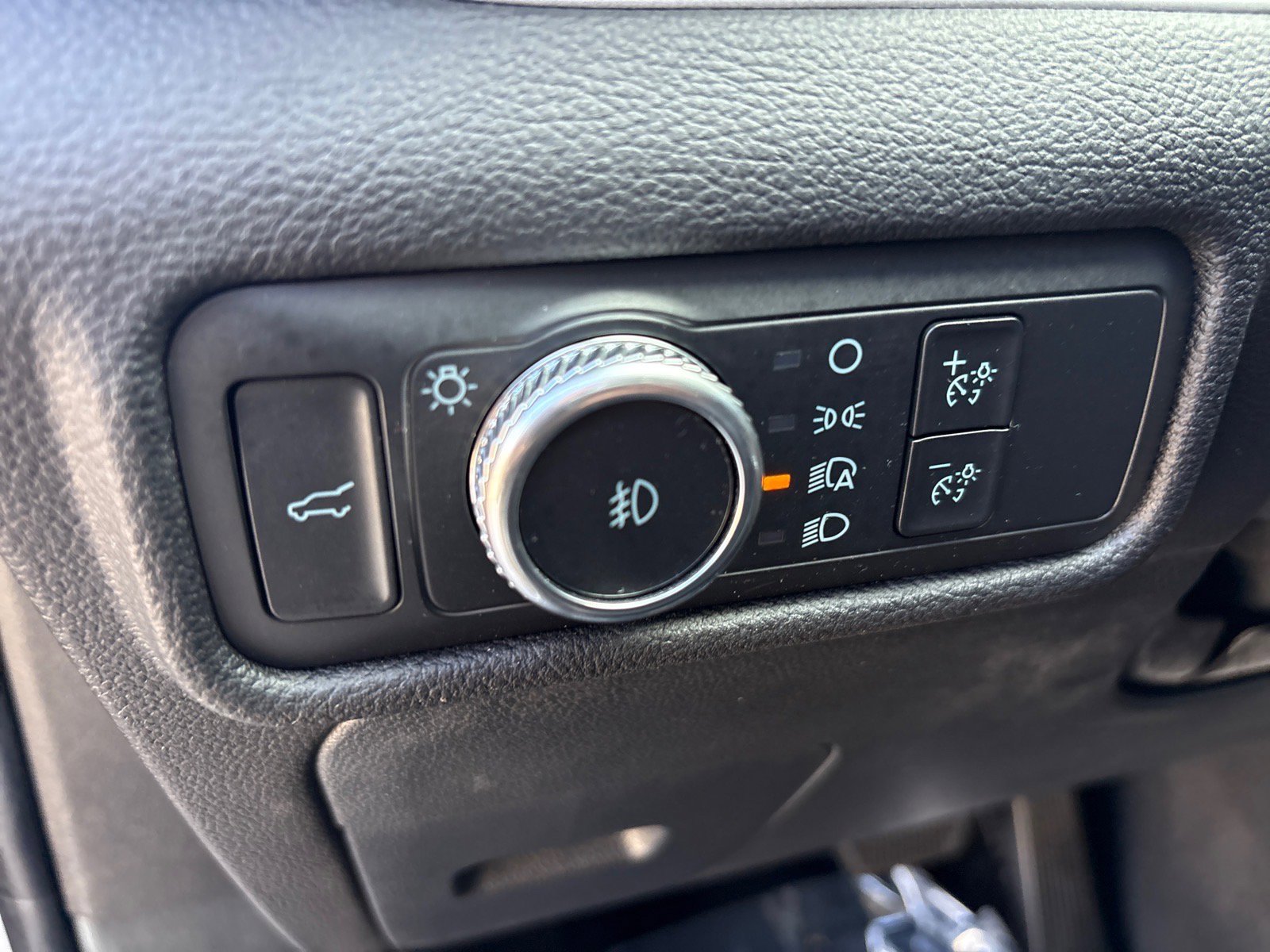 Used 2022 Ford Explorer XLT w/ Equipment Group 202A image 15