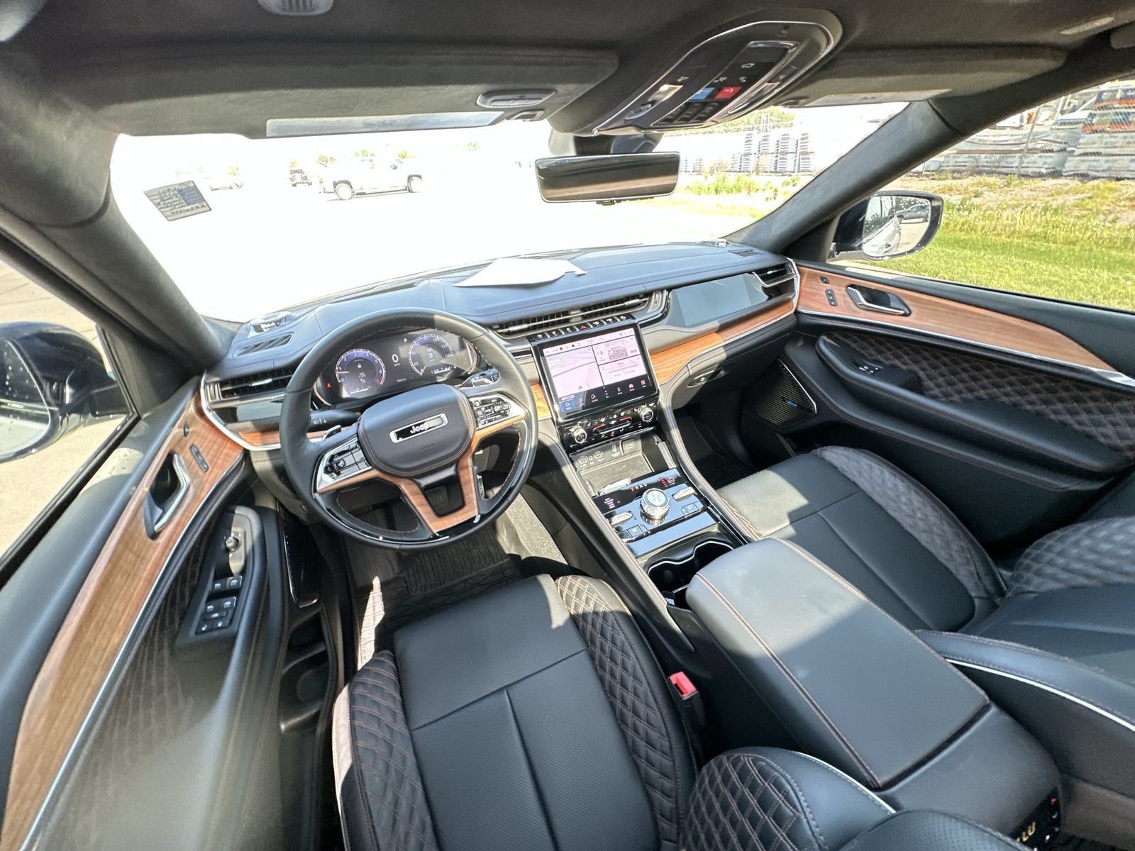 Used 2025 Jeep Grand Cherokee Summit AWD/4WD image 21