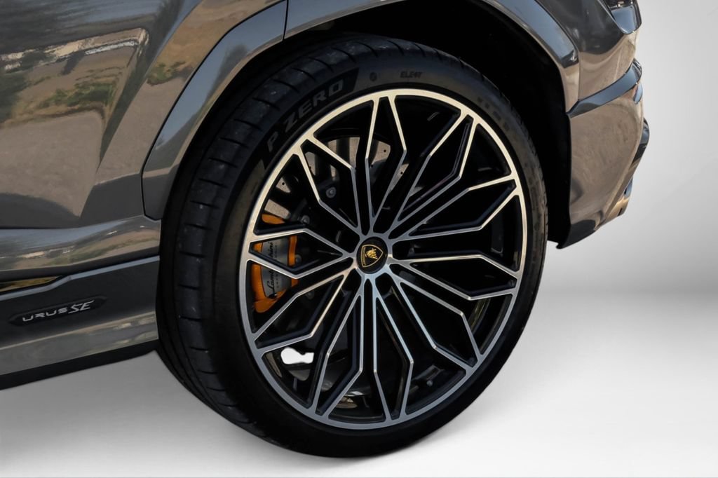 Used 2025 Lamborghini Urus SE AWD/4WD image 63