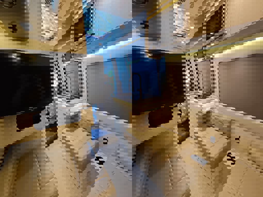 Used 2023 Mercedes-Benz Sprinter 2500 image 27